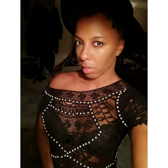 Rebellion Brand Top Chrochet & Faux Pearl - Picture 1 of 7